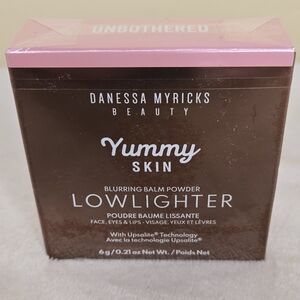 Danessa Myricks Beauty Yummy Skin Blurring Balm Powder Lowlighter in UNBOTHERED